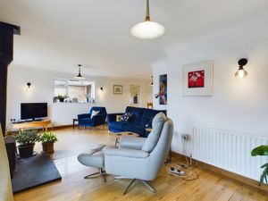 Living/dining room- click for photo gallery